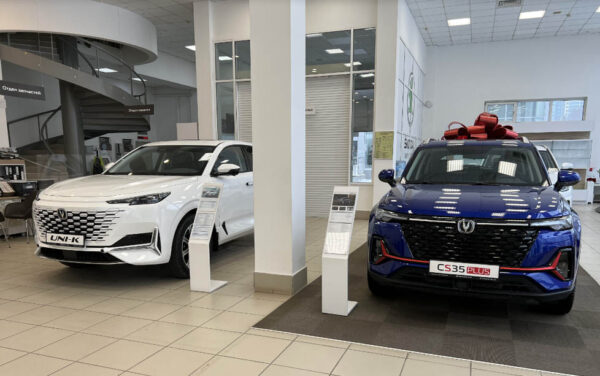 Changan в автосалоне